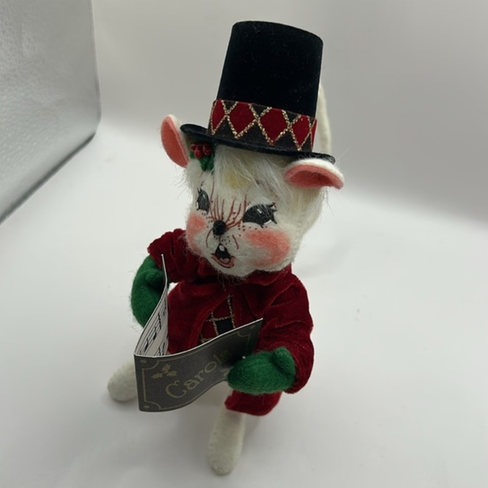 Annalee caroling Festive Mouse with Red Coat and Green Mittens